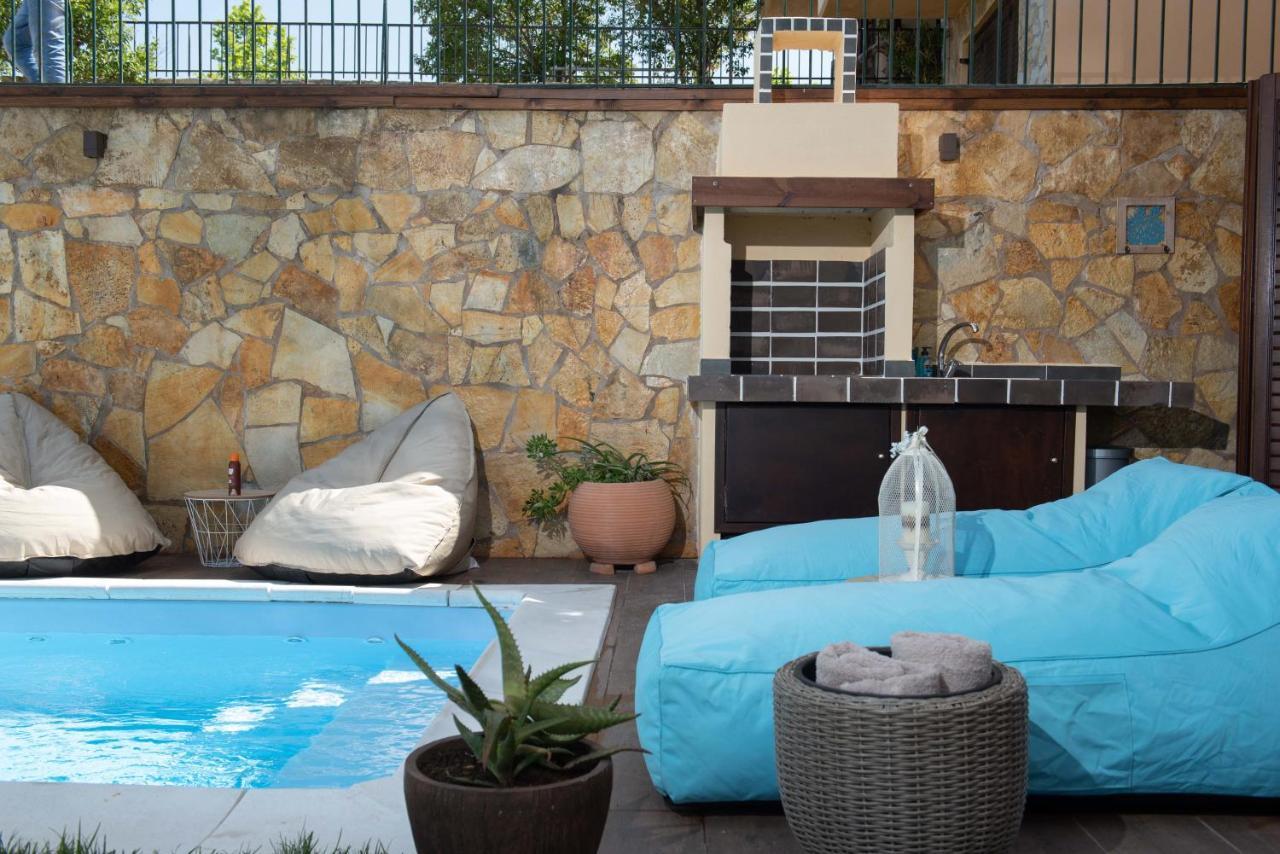 Dandy Villas Nea Roda - Melodic Waves - Private - Pool - Parking - Cellar ภายนอก รูปภาพ