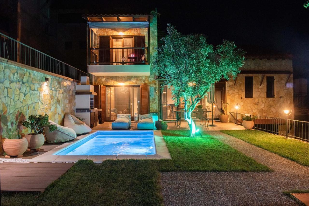 Dandy Villas Nea Roda - Melodic Waves - Private - Pool - Parking - Cellar ภายนอก รูปภาพ