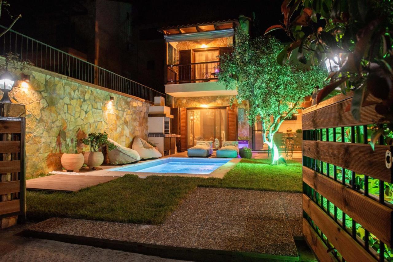 Dandy Villas Nea Roda - Melodic Waves - Private - Pool - Parking - Cellar ภายนอก รูปภาพ
