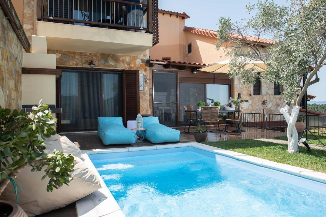 Dandy Villas Nea Roda - Melodic Waves - Private - Pool - Parking - Cellar ภายนอก รูปภาพ