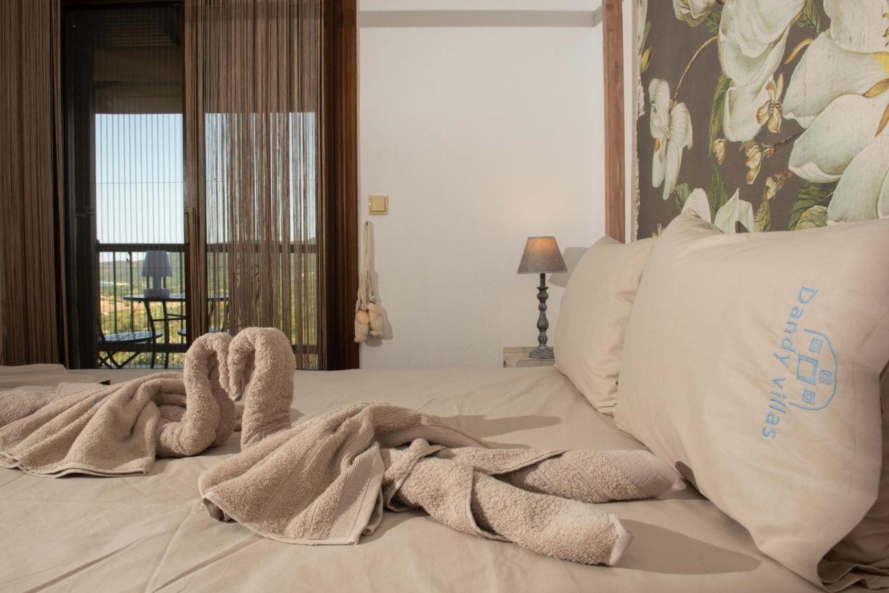 Dandy Villas Nea Roda - Melodic Waves - Private - Pool - Parking - Cellar ภายนอก รูปภาพ