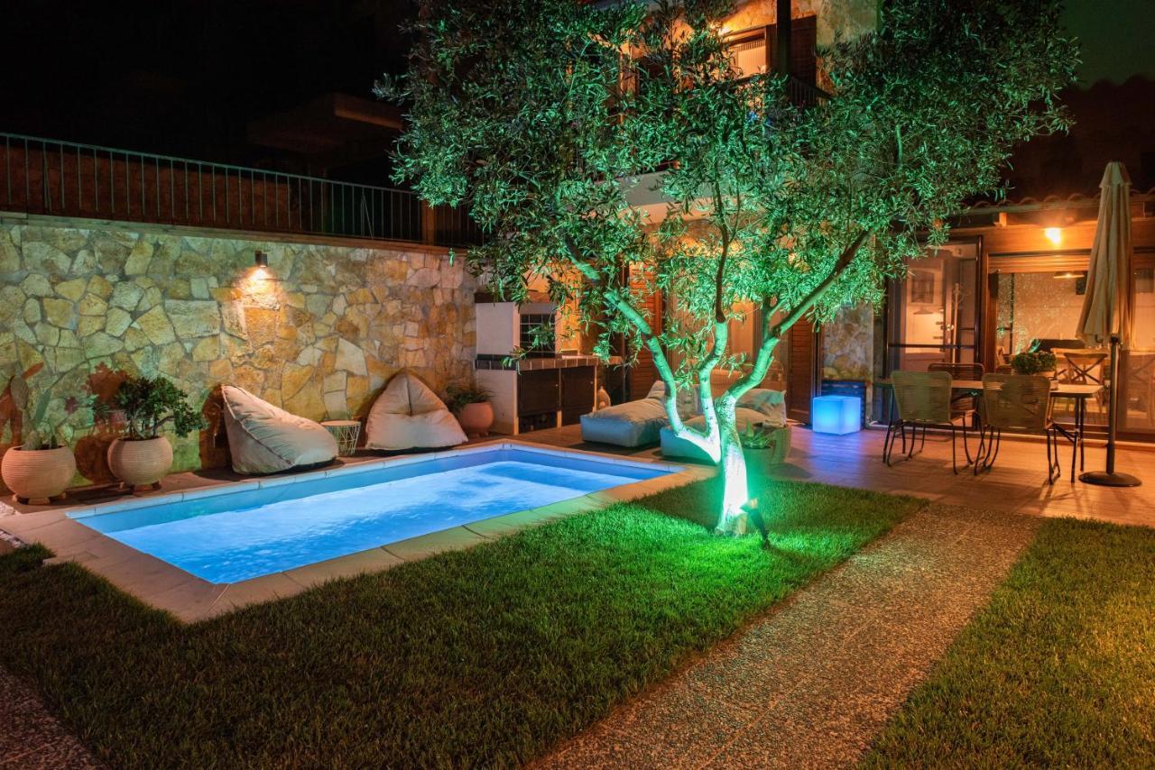 Dandy Villas Nea Roda - Melodic Waves - Private - Pool - Parking - Cellar ภายนอก รูปภาพ